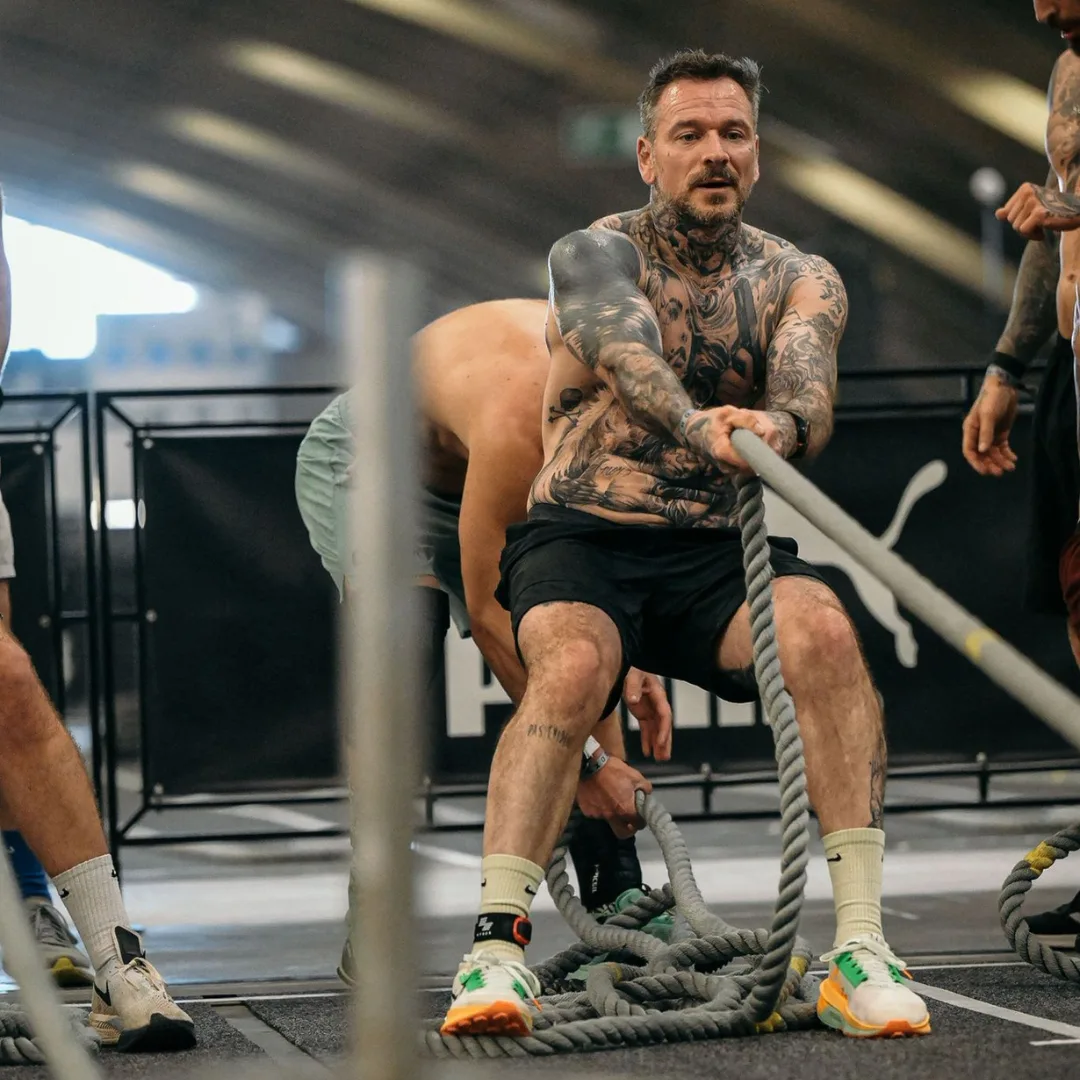 Entraînement HYROX aux battle ropes